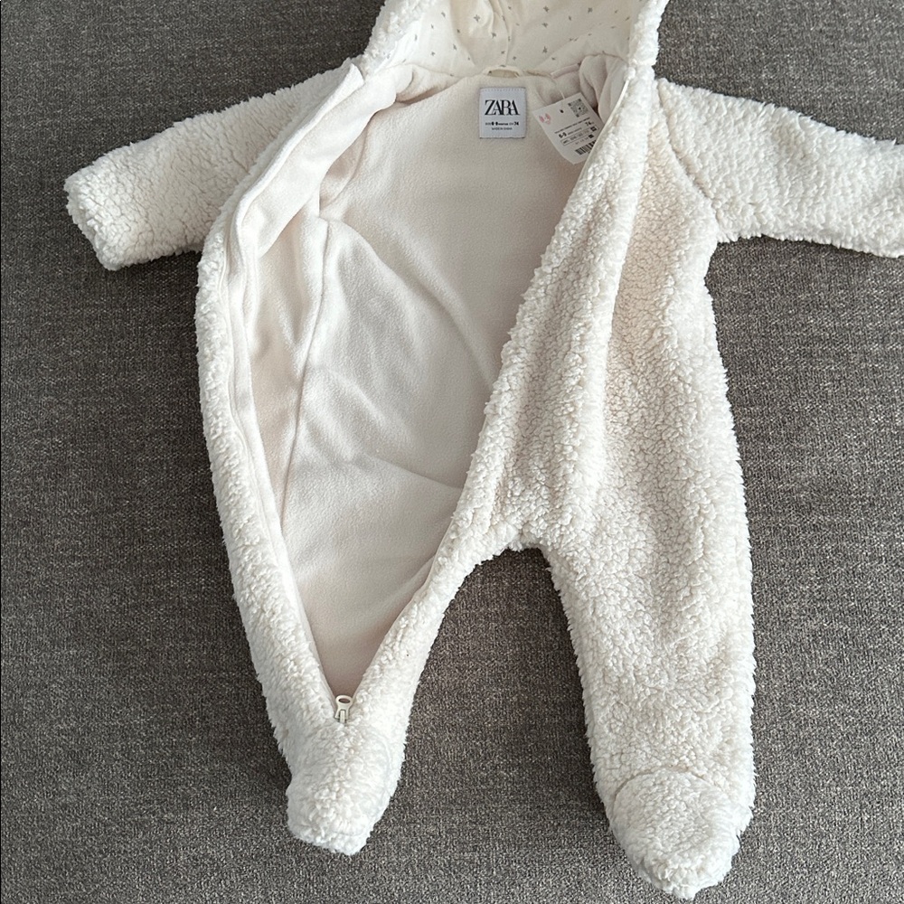 NWT- Zara Cream Fleece Baby Footie. Size 6-9 months - Picture 6 of 8